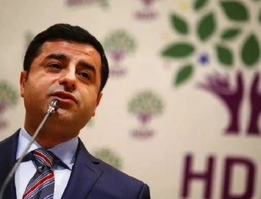 Σύζυγος και κόρες του Σ. Ντεμιρτάς τραγουδούν για το φυλακισμένο ηγέτη των Κούρδων (βίντεο)